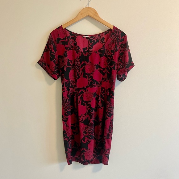 Size M Urban Outfitters Black and Red Scoop Neck Red Floral Dress - Picture 1 of 16